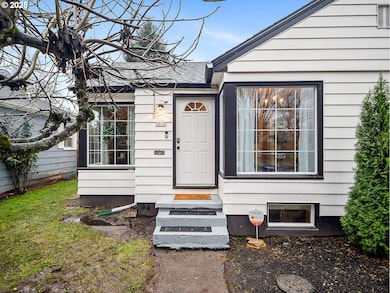 2016 NE Dekum St, Portland, OR 97211 - photo 2