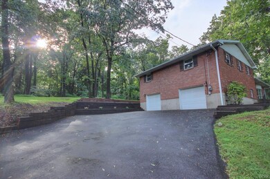 219 Forest Dr, Nazareth, PA 18064 - photo 4