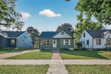 2542 4th Ave E, Saint Paul, MN 55109 - photo 2