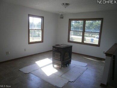 This Large family room has connections to the kitc