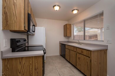 1762_E_Grandview_Rd_05