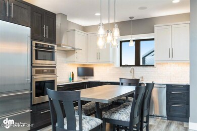 Kitchen & Dining