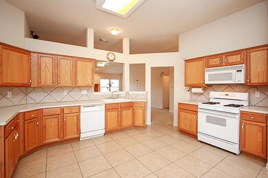 13602 Country Pine Ct, Tomball, TX 77375 - photo 5