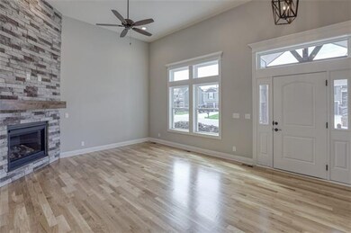 815 Cindy Ln, Raymore, MO 64083 - photo 3