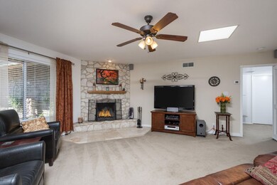005_Formal Living