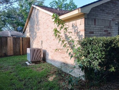 7230 Winding Trace Dr, Houston, TX 77086 - photo 3