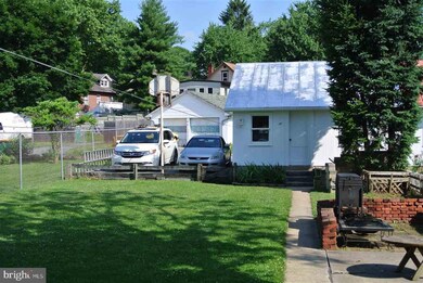 1537 E Chocolate Ave, Hershey, PA 17033 - photo 4