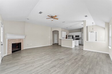 22 Hidden Meadow Dr, Spring, TX 77382 - photo 3