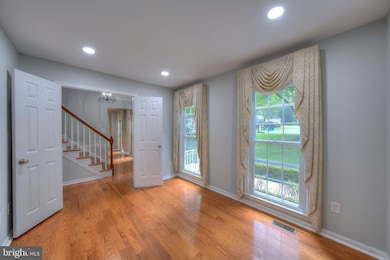 1566 Old Eaton Ln, Reston, VA 20194 - photo 2
