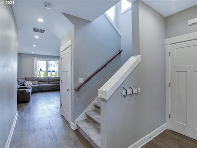 562 N Knights Bridge Rd, Canby, OR 97013 - photo 3