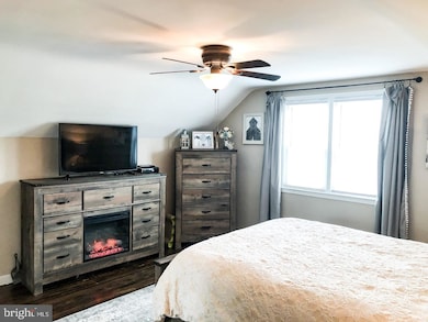 208 W 46th St, Reading, PA 19606 - photo 3