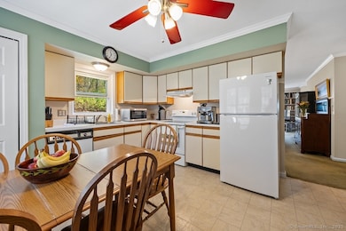 2415 Shepard Ave unit 84, Hamden, CT 06518 - photo 4