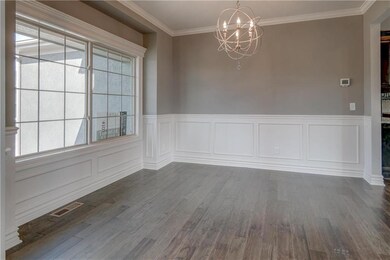 1528 SW Cross Creek Dr, Lee's Summit, MO 64082 - photo 3