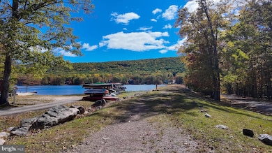 426 Royal Aberdeen Dr, Hazle Township, PA 18202 - photo 5