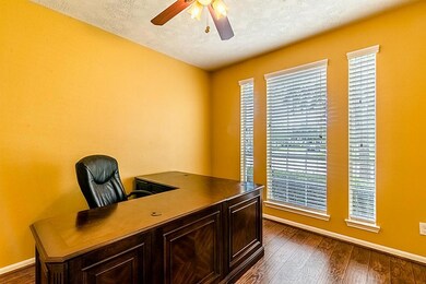 21831 Honeysuckle Grove Ln, Richmond, TX 77469 - photo 4