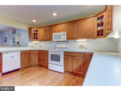 518 Tatnall Ave, Glenolden, PA 19036 - photo 7