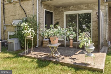 1020A Brixton Ct, Sterling, VA 20164 - photo 3