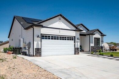 1279 E 4375 N-151