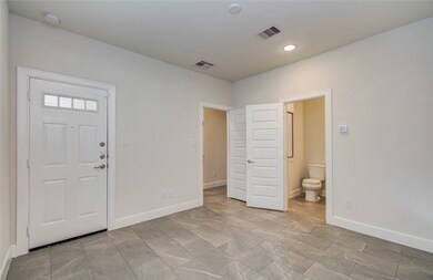 2810 Grand Fountains Dr unit B, Houston, TX 77054 - photo 5