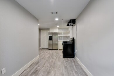 1118 King St unit B, Houston, TX 77022 - photo 5