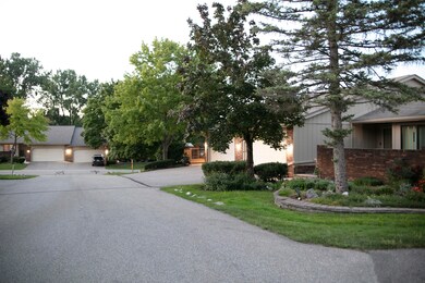 4251 Foxpointe Dr, West Bloomfield, MI 48323 - photo 3