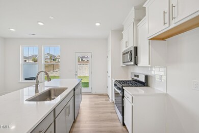 917 Kensley Grove Ln unit 31, Fuquay-Varina, NC 27526 - photo 3