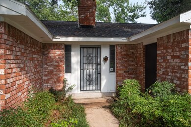 7230 Leaning Oak Dr, Houston, TX 77088 - photo 3