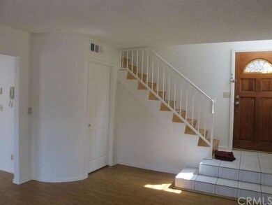 down stair haft bath
bamboo laminate wood floor & 