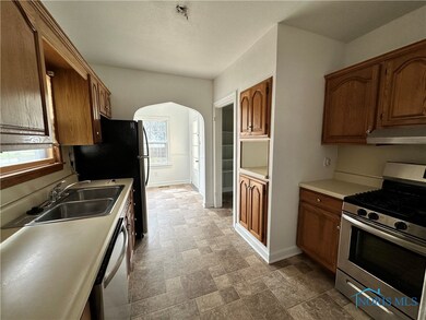 2807 Oak Grove Place, Toledo, OH 43613 - photo 7