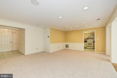 5713 Brewer House Cir unit 202, Rockville, MD 20852 - photo 4