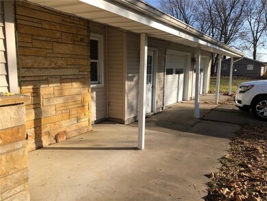 13960 E Georgia St, Effingham, IL 62401 - photo 2