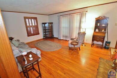 1912 SW Collins Ave, Topeka, KS 66604 - photo 4