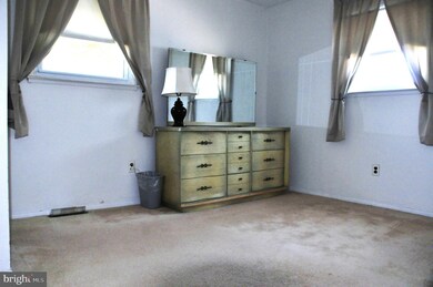 33 W Thames Rd, Little Egg Harbor Township, NJ 08087 - photo 6