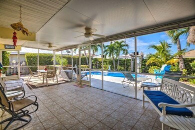 Screened Porch to Pool