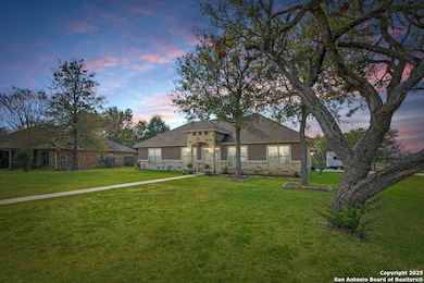 1310 Hunters Ct, Seguin, TX 78155 - photo 5