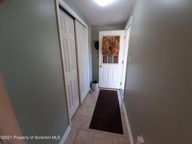 516 Evergreen Dr, Falls, PA 18615 - photo 6