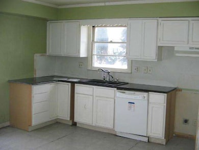 4401 Naomi Dr, Toledo, OH 43623 - photo 4