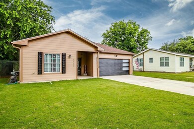 1711 Raylene Dr, Cleburne, TX 76033 - photo 3