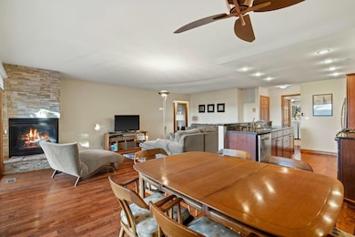 1070 S Lake Shore Dr unit 8-1-A, Lake Geneva, WI 53147 - photo 7