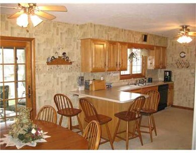 2820 Wilson Ave SW, Cedar Rapids, IA 52404 - photo 3