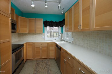 819 east st-107