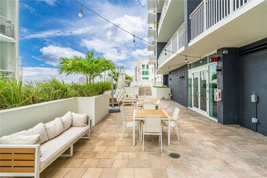 5th floor patio amenities