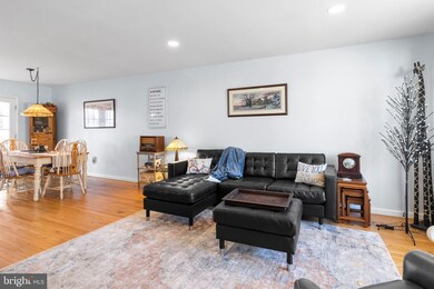 125 Louise Dr, Morrisville, PA 19067 - photo 5