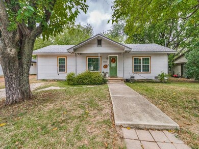 1403 Anthony St, Gainesville, TX 76240 - photo 2