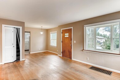3071 Dresden Columbus OH 43224-large-003