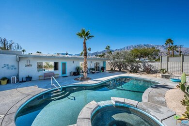 3552: Pool, spa and mountain