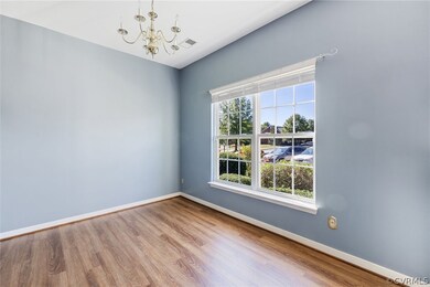 Dining area, nice and bright.