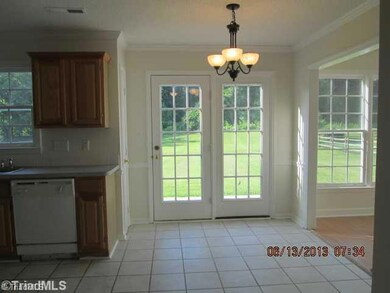 3308 Sumter Dr, High Point, NC 27265 - photo 4