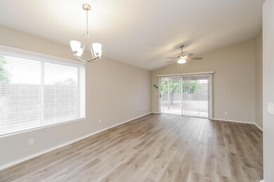 003-photo-dining-room-7802830