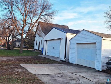 441 N Adams St, Salem, SD 57058 - photo 7